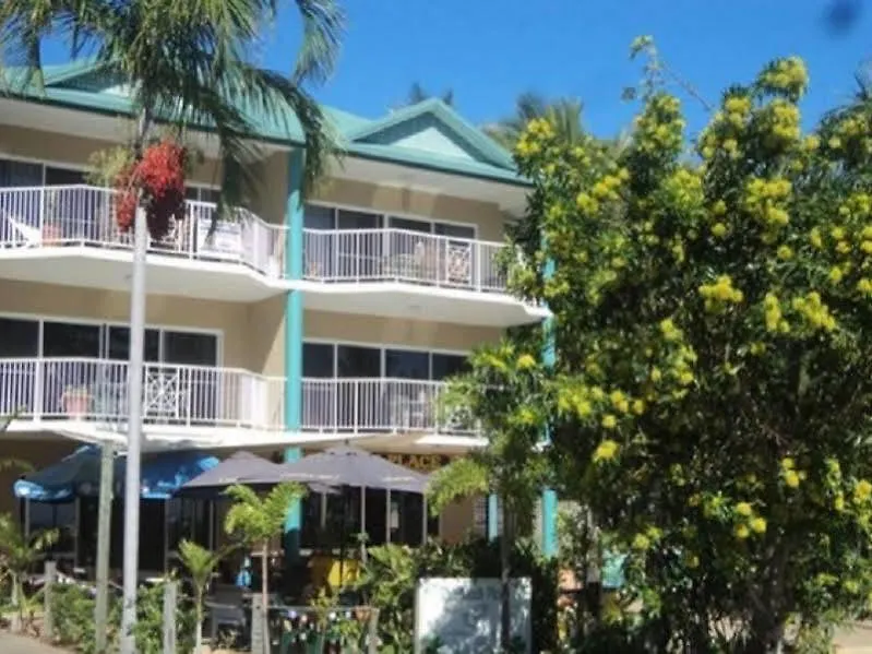 The Beach Place Yorkeys Knob Aparthotel